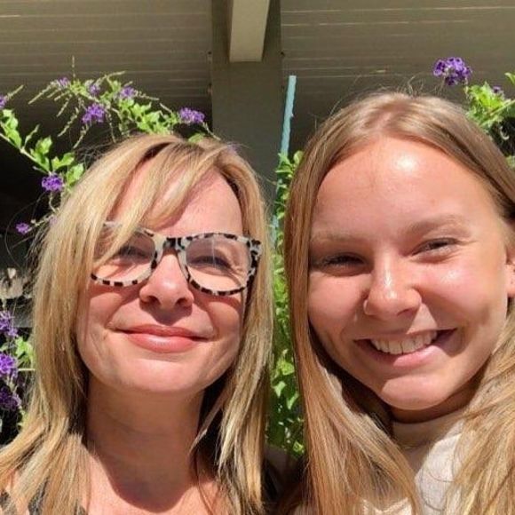 Meet your Posher, Dani - Picture 1 of 1